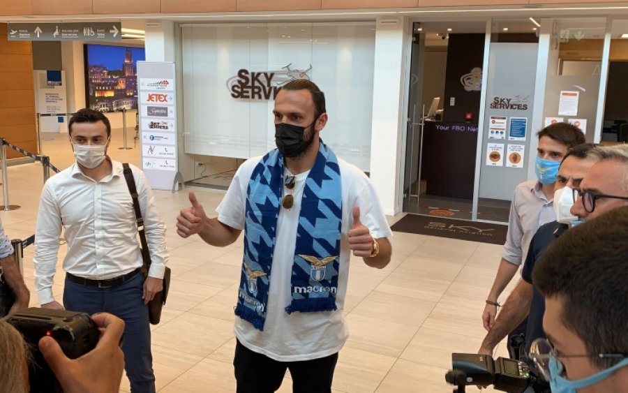 Vedat Muriqi mbërrin në Romë: Jam i përshtatshëm për stilin e lojës së Lazios