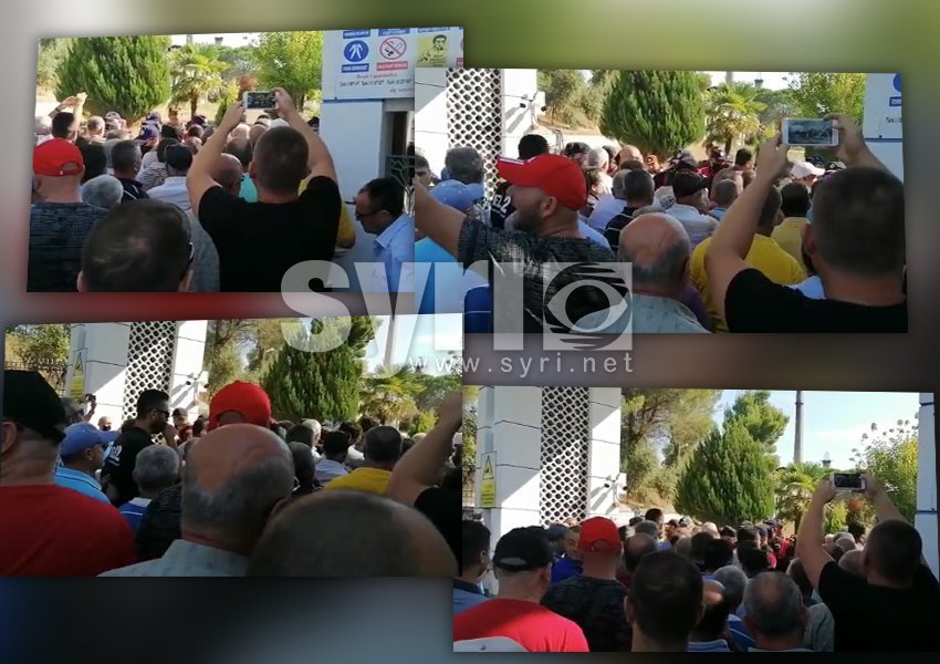 VIDEO/ Tension në Ballsh, policia sulmon me sprajt naftëtarët