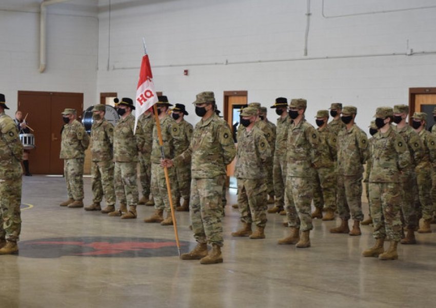 Afër 100 ushtarë amerikanë nisen për shërbim në Kosovë