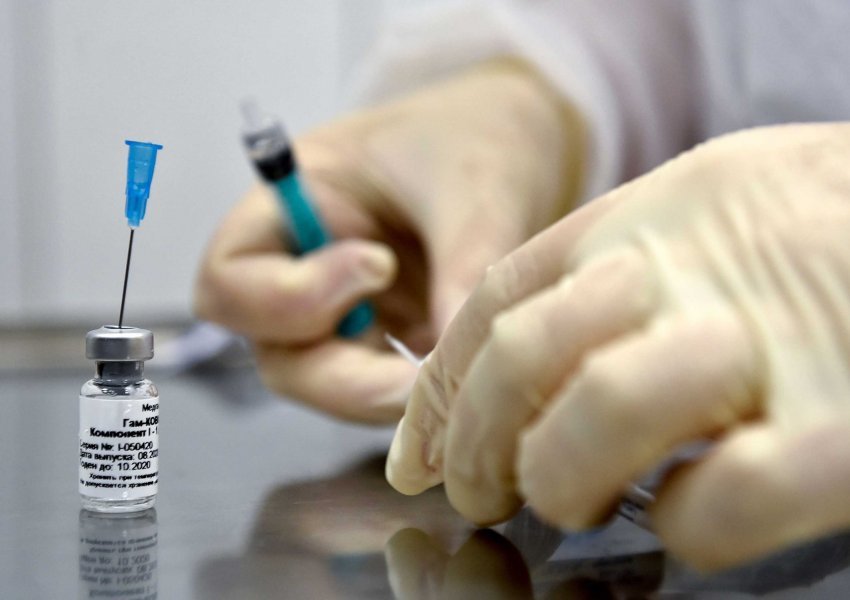 Rusia dhe India arrijnë marrëveshje për shitblerjen e 100 milionë vaksinave anti COVD-19