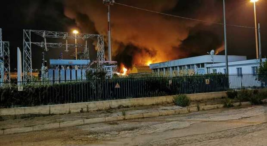VIDEO/ Zjarr i madh në Ankona, shpërthime si në Bejrut