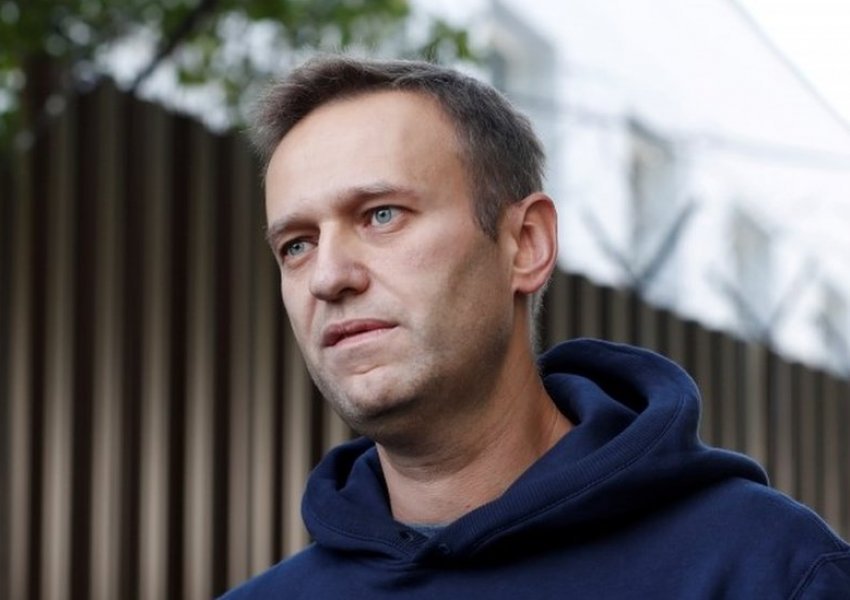 Hetimi/ Alexei Navalny u helmua me Novichok në hotel dhe jo në avion