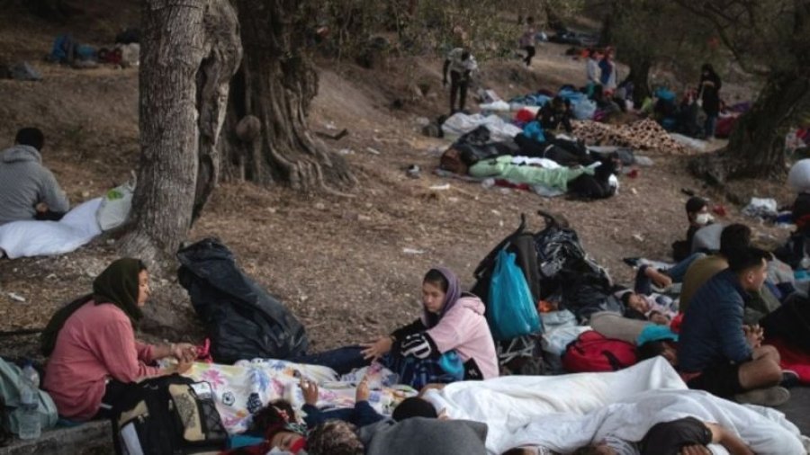 Nis zhvendosja e 13 mijë emigrantëve në Lesbos