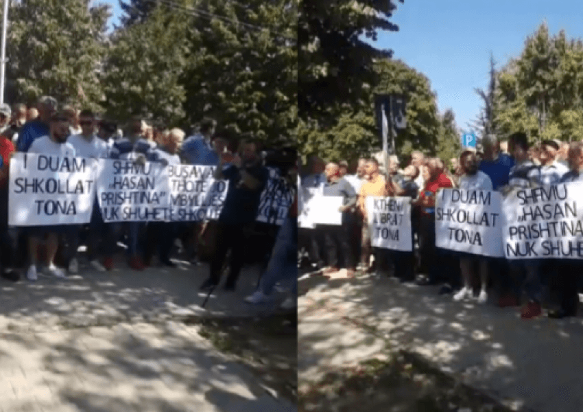 Nxënësit sërish protestojnë në Kamenicë ndaj riorganizimit të shkollave
