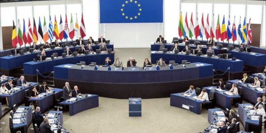 PE miraton rezolutën kundër Turqisë, dënon shkeljen e hapësirës detare greke