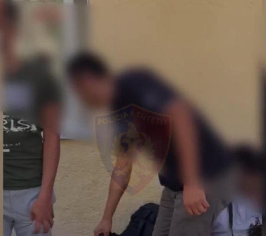 Emigrantë të paligjshëm nga Korça në drejtim të Tiranës, arrestohen dy transportues