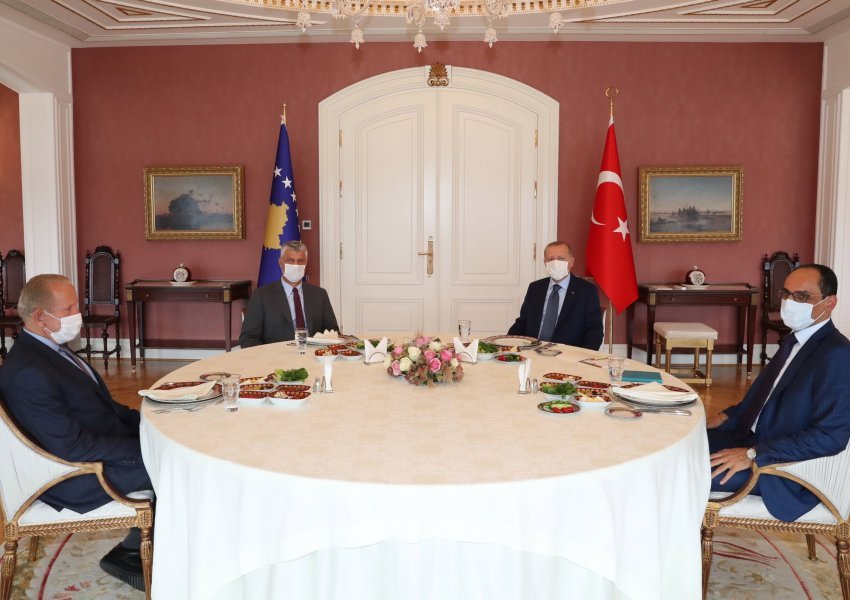 Pas kritikave për Ambasadën e Kosovës në Jerusalem, Thaçi drekon në Stamboll me Erdogan