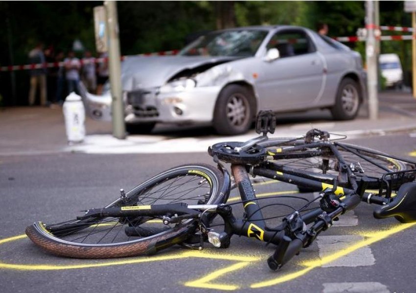 Shkozet, vdes në aksident një burrë me biçikletë, që ende nuk i dihet emri
