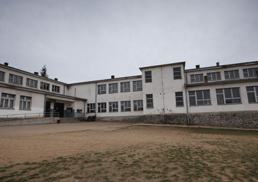 Mbyllet shkolla në Vushtrri, gjashtë mësues me Covid-19