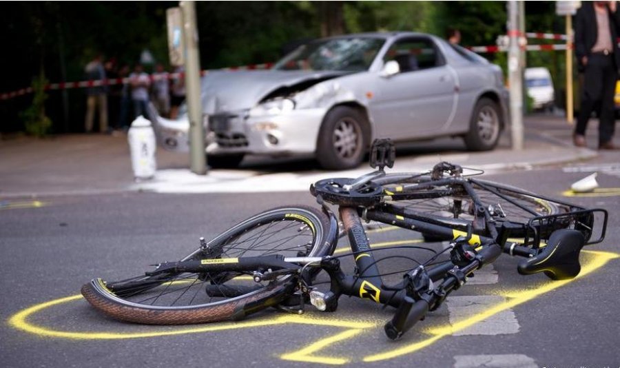 Shkozet, vdes në aksident një burrë me biçikletë, që ende nuk i dihet emri