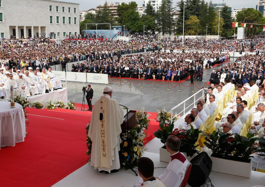 Gjashtë vjet sot nga nga vizita e Papa Françeskut në Shqipëri
