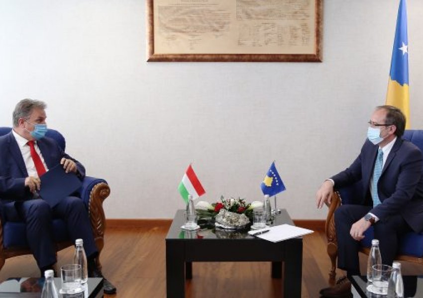 Ambasadori hungarez: Janë përmbushur obligimet për liberalizimin e vizave