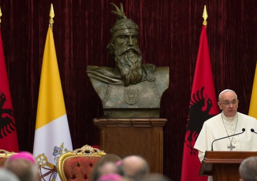 Vatikani: Përshtypja më e ndjerë e Papës në Tiranë, që u prit kudo si  'shqiptar mes shqiptarësh'