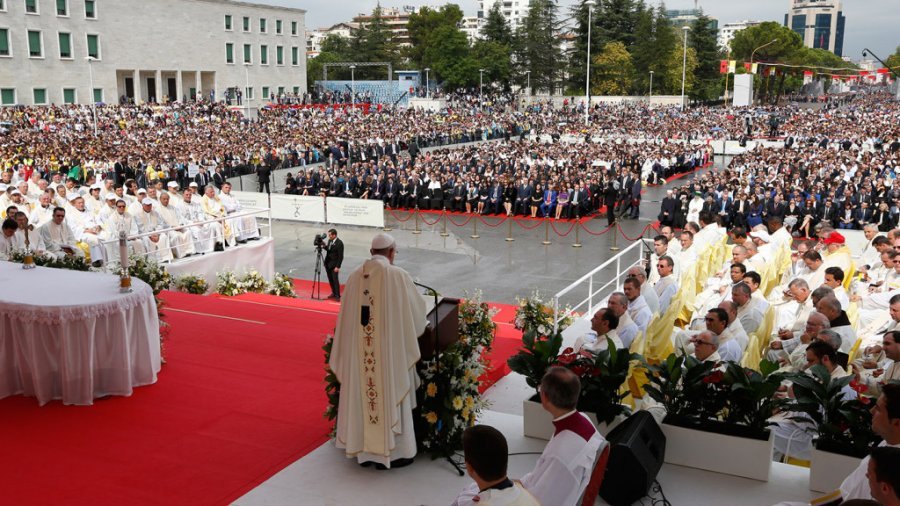 Gjashtë vjet sot nga nga vizita e Papa Françeskut në Shqipëri