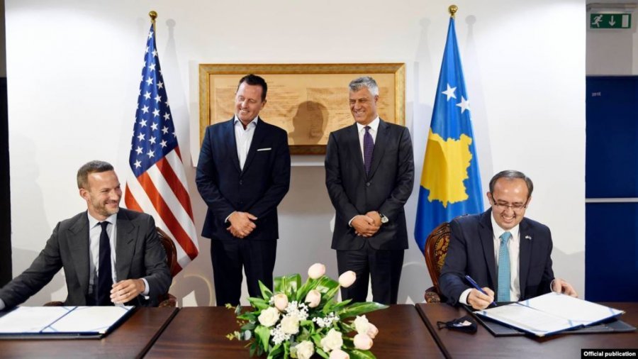 Nënshkruhet marrëveshja/ Kosova dhe SHBA-ja pajtohen për përshpejtim të investimeve amerikane  