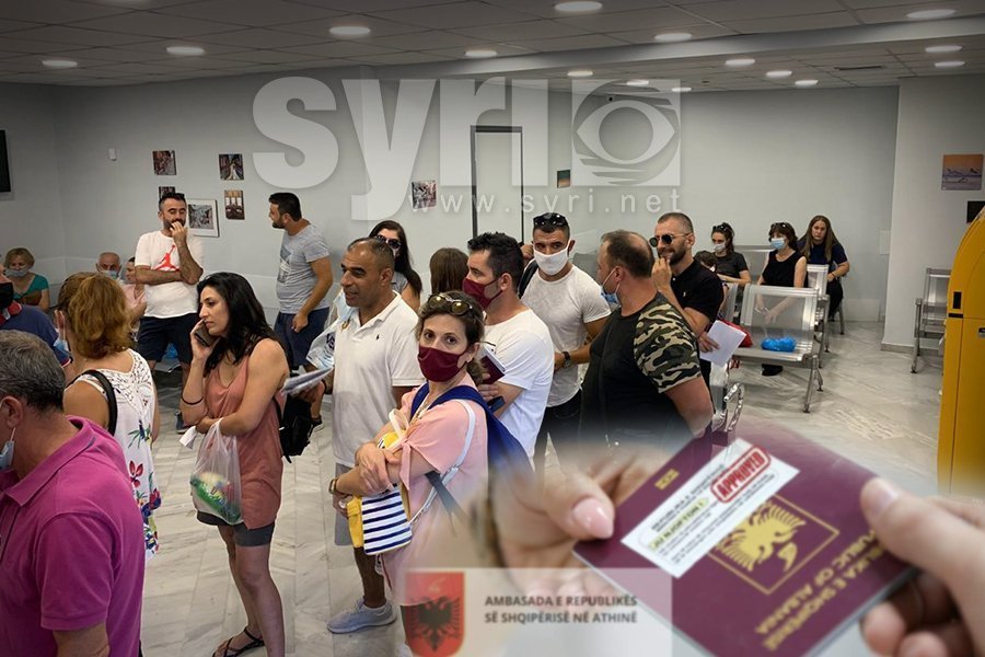 Tërheqja e pasaportave biometrike në Greqi/ Ambasada shqiptare jep njoftimin e rëndësishëm për emigrantët