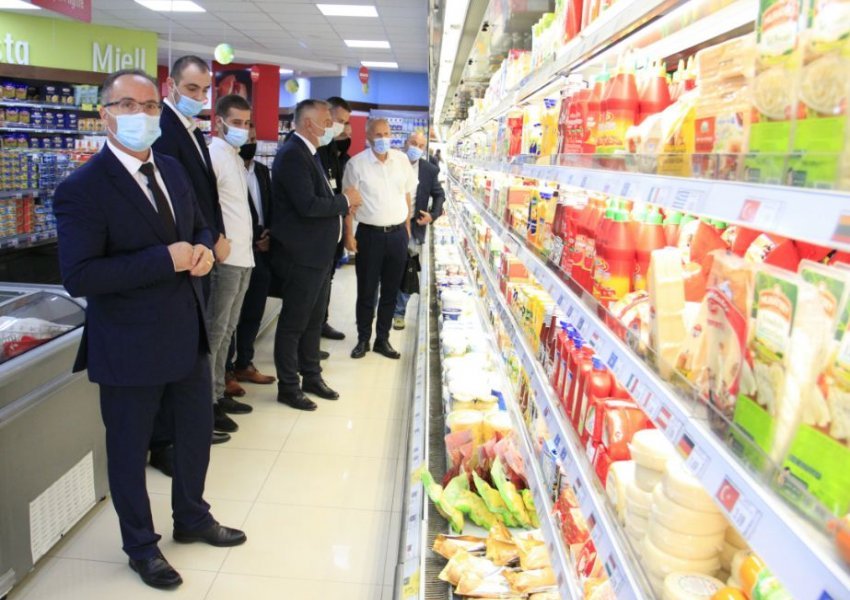 Vendimin për vajin e palmës/ Ministri Krasniqi inspekton qendrat tregtare