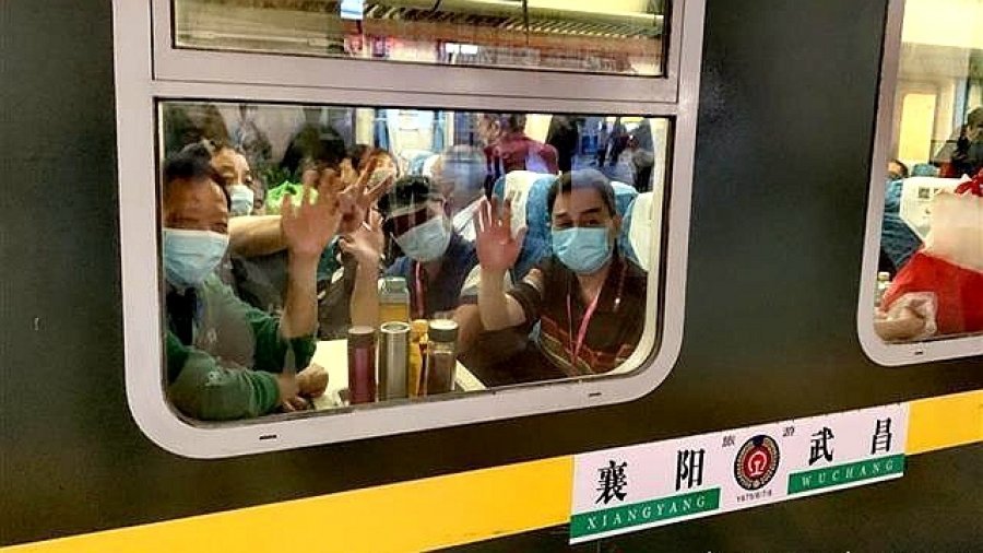 Treni i parë turistik nga Wuhan-i rifillon punën