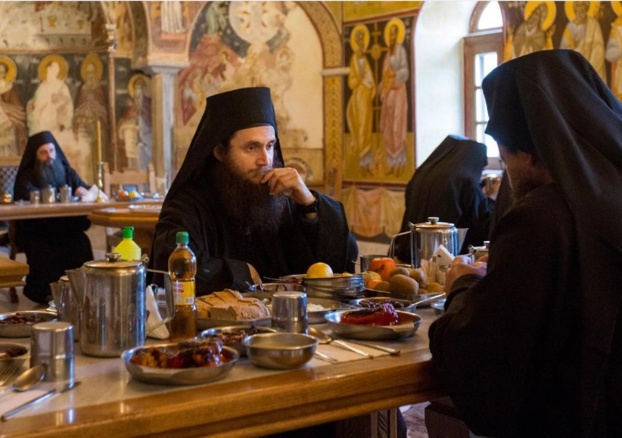 FOTO/ Mbyllen dy manastire në Malin e shenjtë Athos prej shpërthimit të koronavirusit