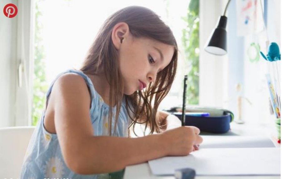 Këto shtatë rregulla stimulojnë fëmijët në bërjen e detyrave të shtëpisë