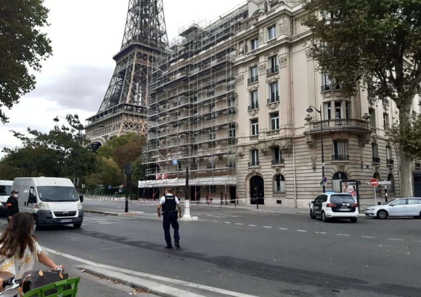 Evakuohet kulla Eiffel në Francë, dyshohet për bombë