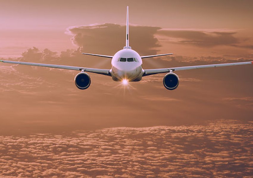 Kompanitë ajrore kërkojnë testimin e shpejtë të pasagjerëve për COVID-19