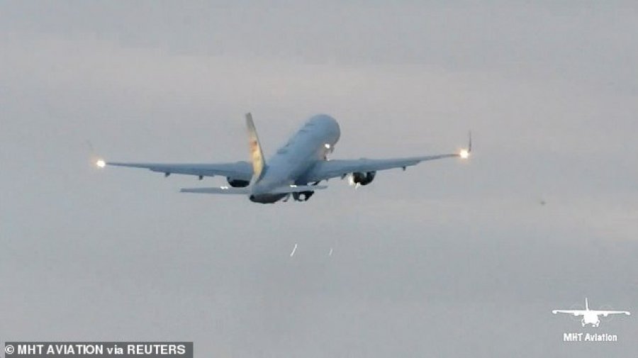 VIDEO/ Avioni Mike Pence bëri ulje emergjente pas aksidentit në ajër
