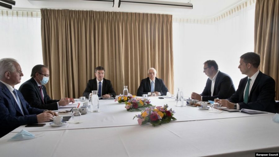 Në pikëpyetje takimi i radhës Hoti-Vuçiç në Bruksel  