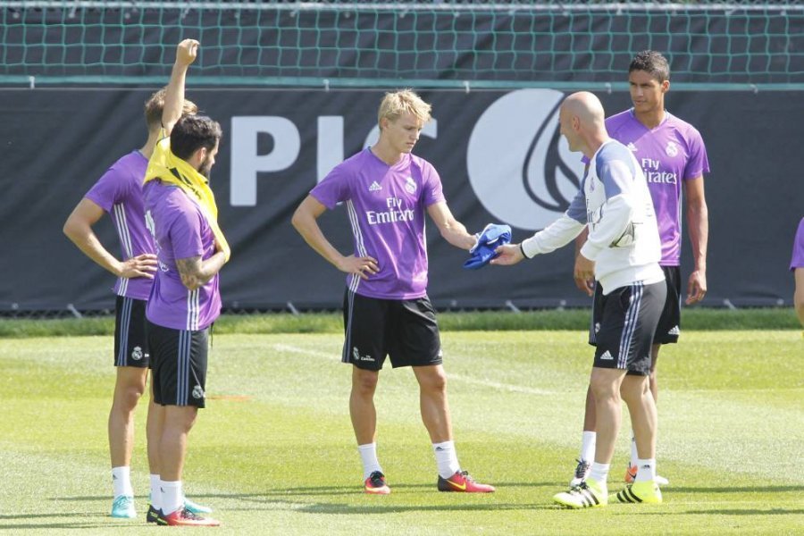 Lojtari i Real Madridit me Koronavirus, i gjithë ekipi bën testin