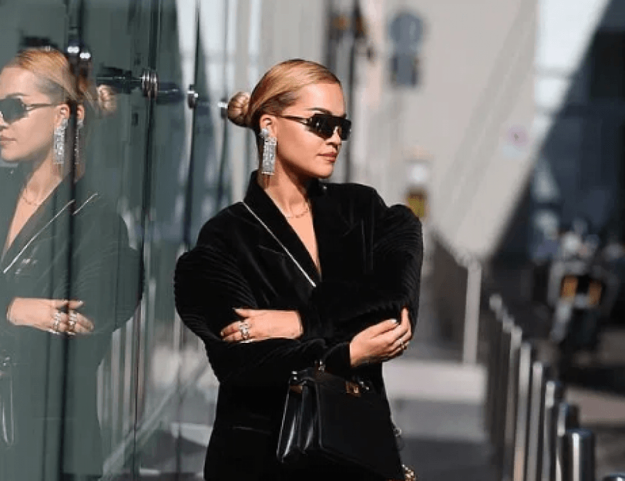 Incident i sikletshëm, Rita Orës i dalin të brendshmet në Javën e Modës në Milano 