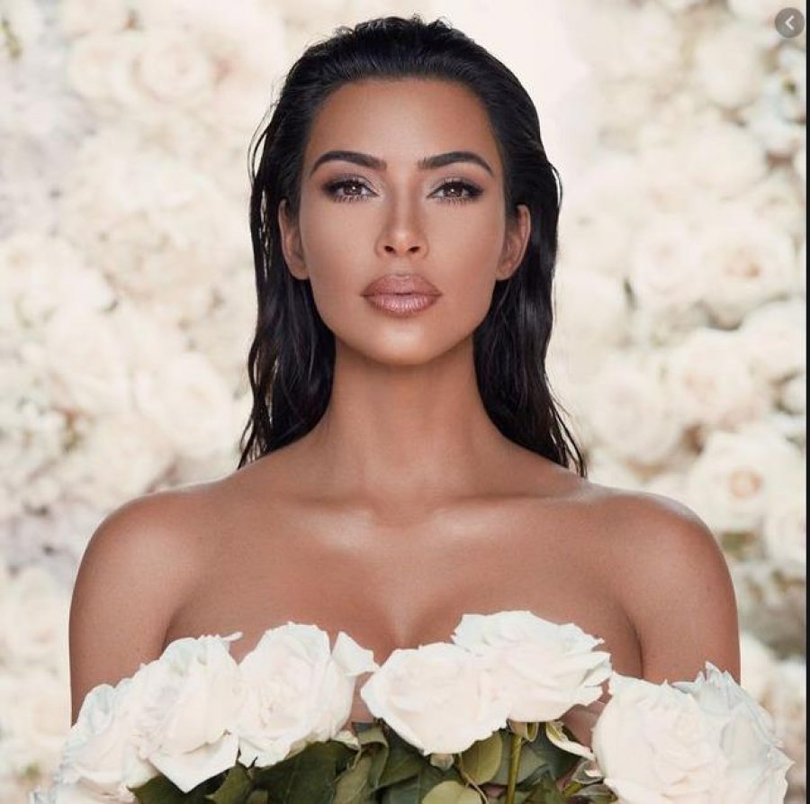Kim Kardashian sjell një koleksion me fustane nusërie