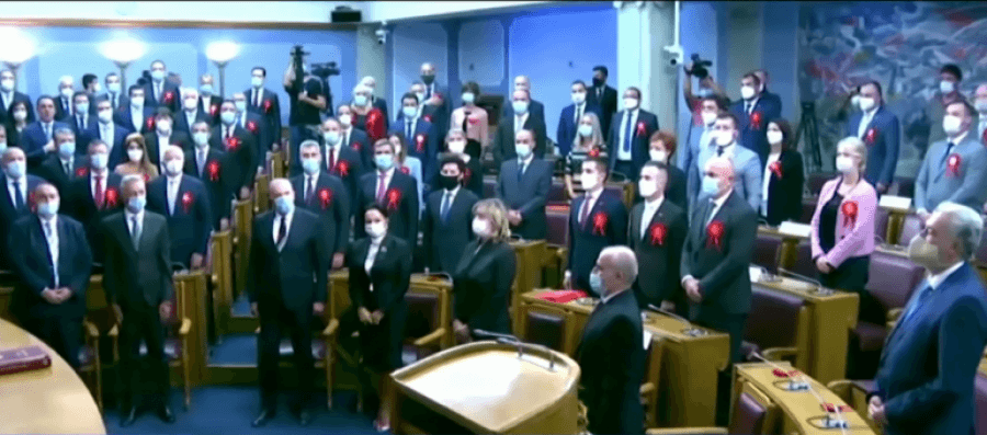 Konstituohet parlamenti i ri i Malit të Zi, zgjidhet emri i kryeministrit
