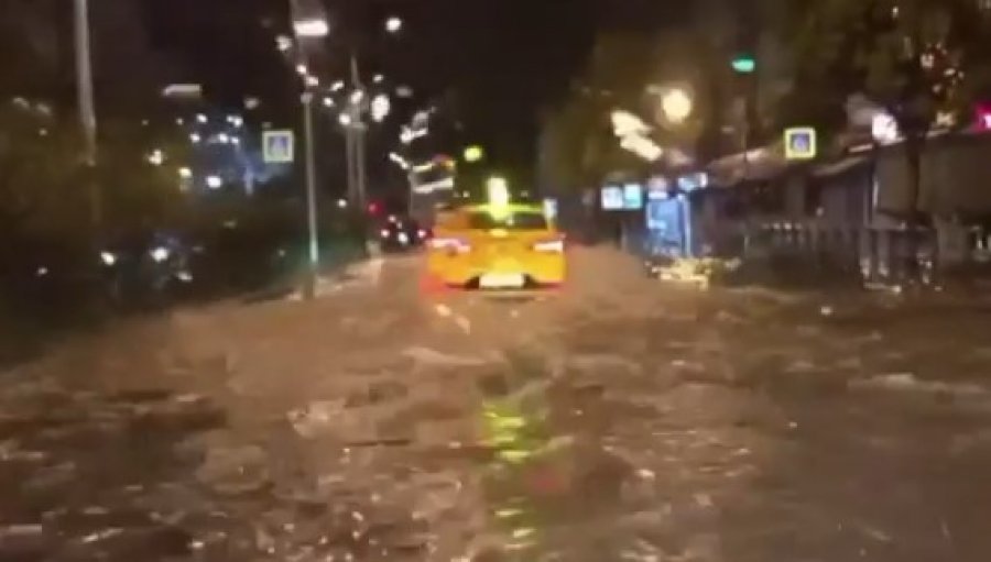Tirana kthehet në liqen/ Ja VIDEOT e përmbytjeve në kryeqytet