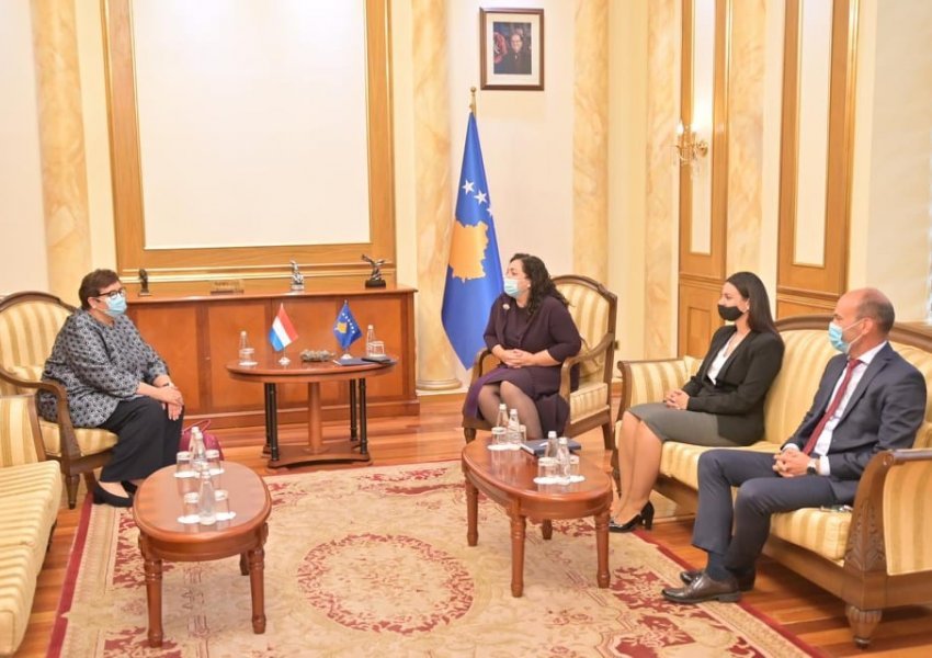 Ambasadorja e Holandës mbështet Kuvendin e Kosovës