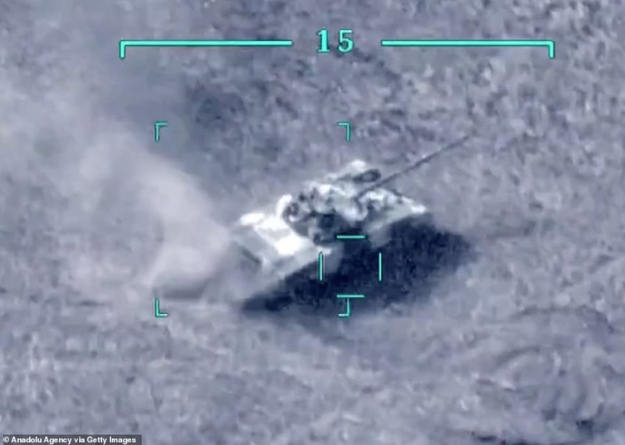 VIDEOLAJM/ Momenti kur droni hedh në erë tankun gjatë luftimeve