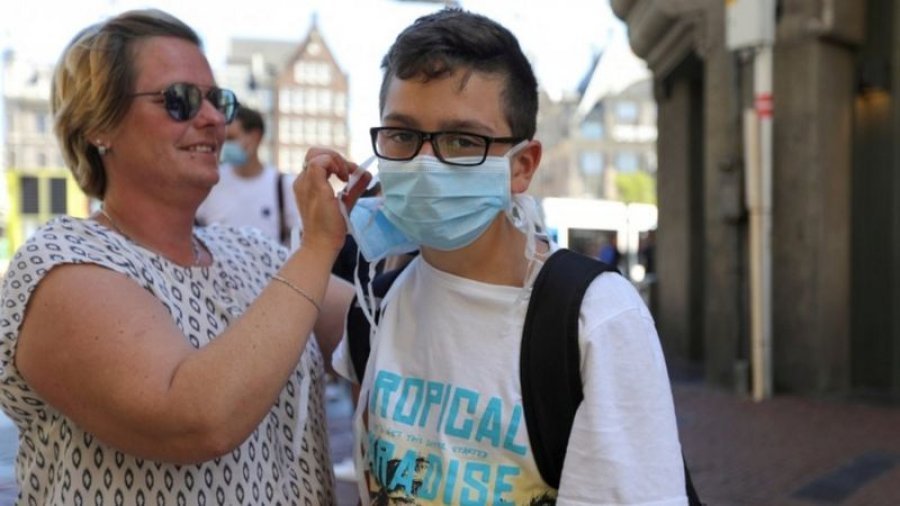 Edhe Hollanda 'dorëzohet': Rregulla të reja që sot për të frenuar virusin
