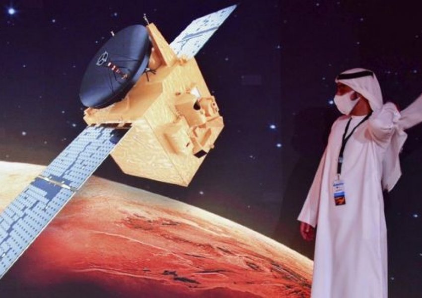 Emiratet e Bashkuara Arabe synojnë hapësirën, gati projekti për të dërguar anijen kozmike në Hënë
