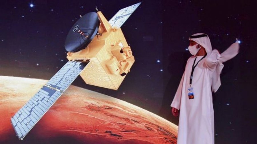 Emiratet e Bashkuara Arabe synojnë hapësirën, gati projekti për të dërguar anijen kozmike në Hënë
