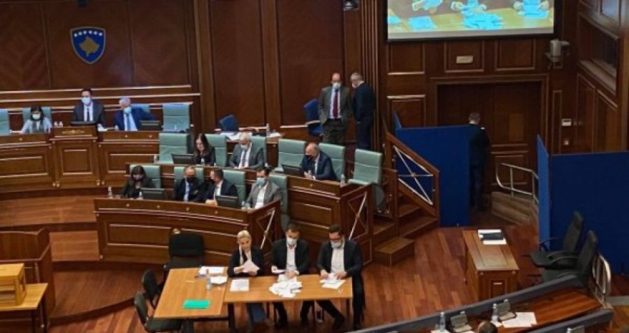 Vota kritike që i kushton miliona Kosovës e mund ta thellojë tronditjen e skenës politike