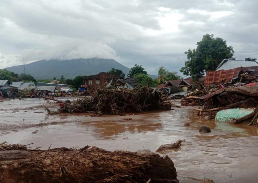 Cikloni tropikal shkakton 76 të vdekur në Indonezi dhe Timorin Lindor