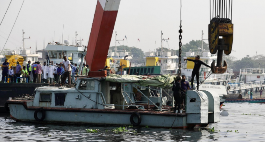 Bangladesh/ Vdesin të paktën 26 persona si pasojë e përplasjes së dy anijeve