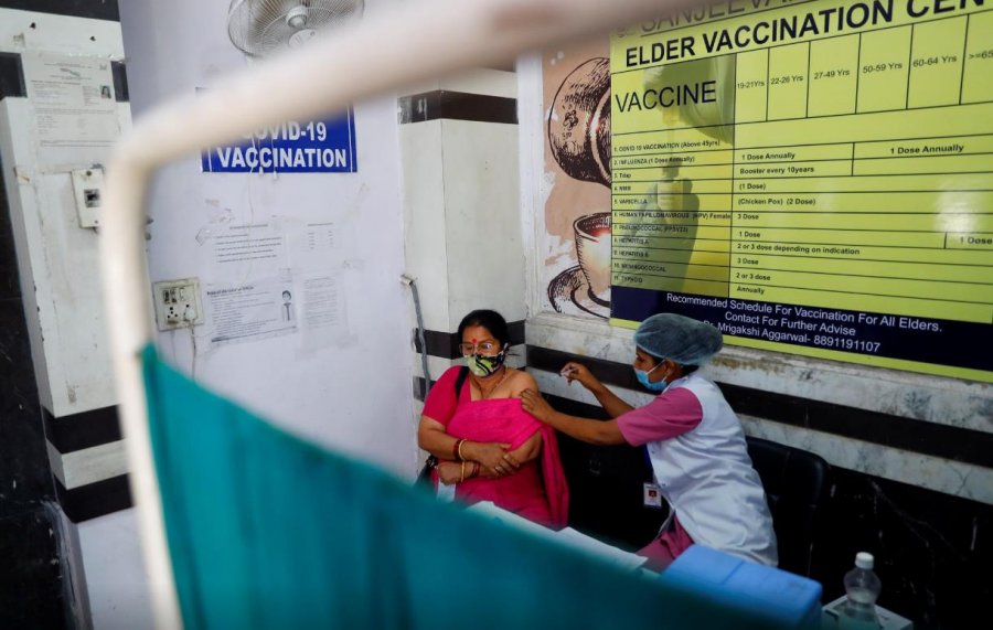 Shtetet indiane bëjnë thirrje që moshat nën 45 vjeç të kualifikohen për vaksinë