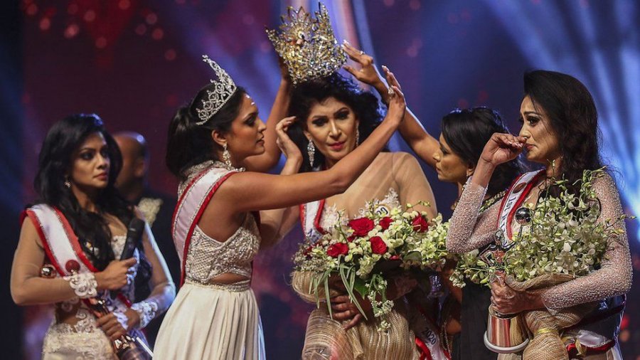 Miss Sri Lanka plagoset gjatë trazirave në skenë