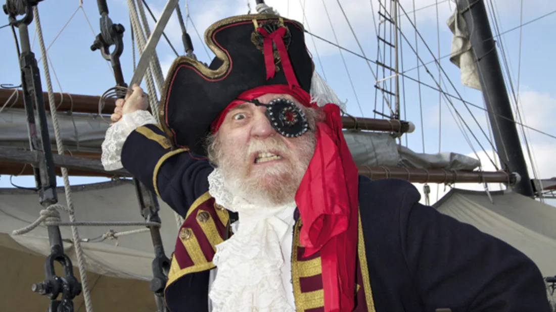 Pse piratët mbulonin njërin sy?!