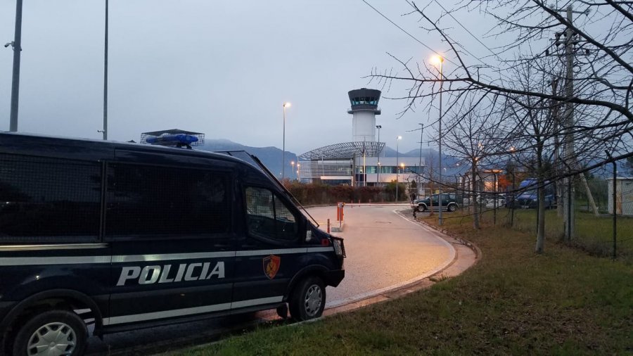 Pezullimi i fluturimeve: Policia shoqëron 9 kontrollorë ajrorë, hetim për shpërdorim detyre