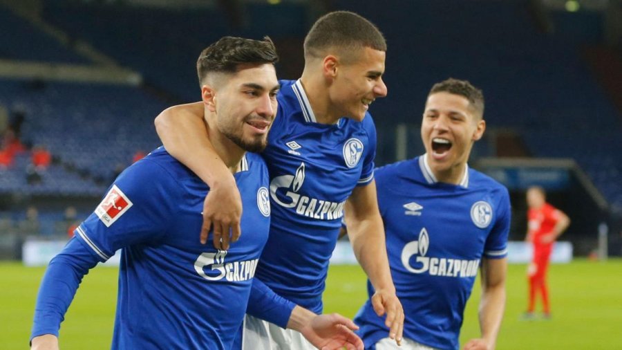 Schalke 04 regjistron fitoren e dytë të sezonit