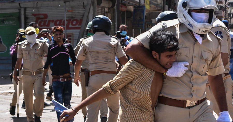 Vritet polici dhe 5 rebelë në Indi