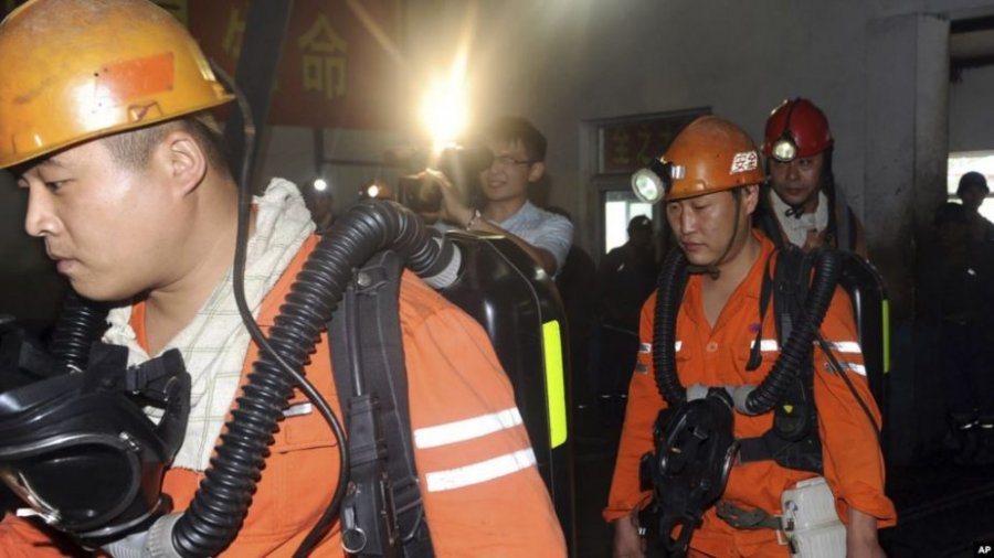 TRAGJIKE/ Minatorët kinez mbeten të bllokuar në minierë