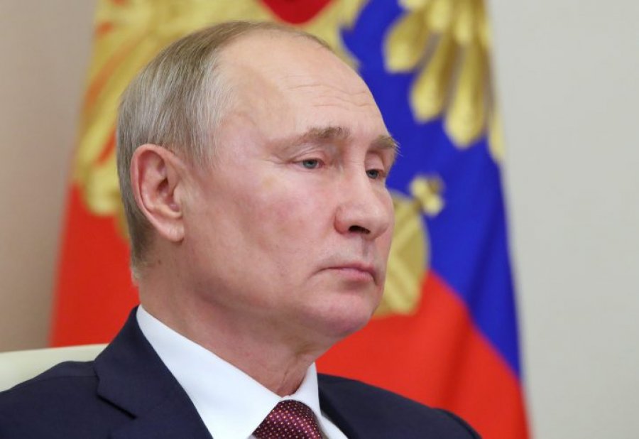 Putin ndalon zyrtarisht homoseksualët të martohen dhe të birësojnë fëmijë