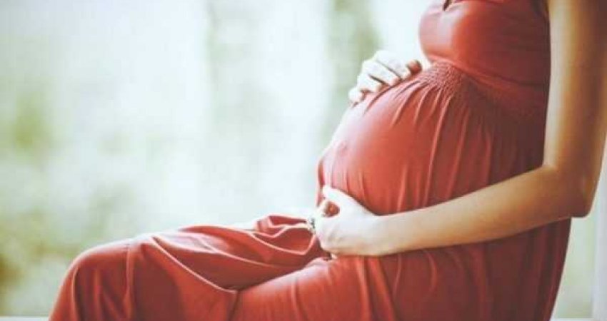 Pirja e kësaj pije gjatë shtatzënisë mund të ndikojë në rritjen e foshnjës